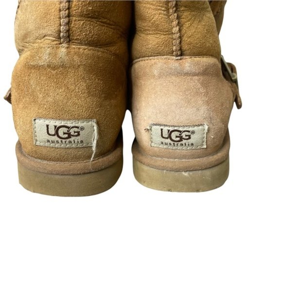 UGG Women's Chestnut Suede Classic Short Dylyn Sheepskin Buckle Moto Boot Size 8 - Picture 8 of 11